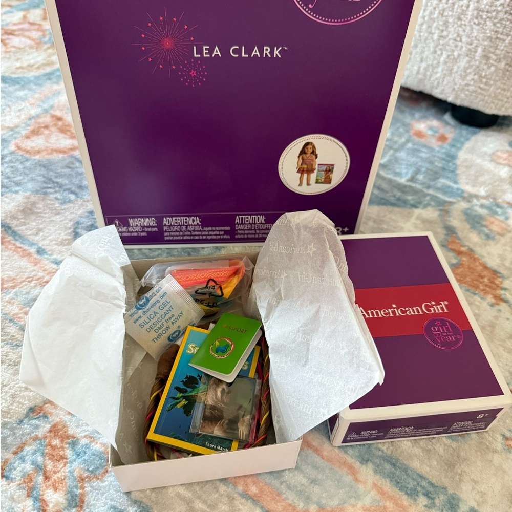 American Girl Doll of the yearLea Clark and accessories - 2016 - Picture 4 of 4
